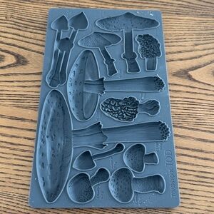 Toadstool - Iron Orchid Designs Decor Mould